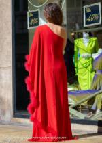 Vestido Capa Plumas - Imagen 2